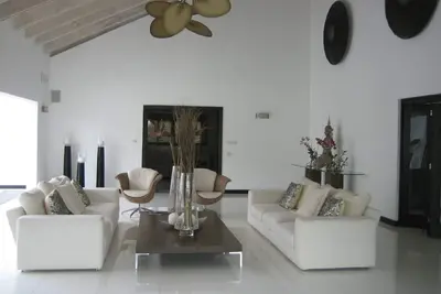 Image de Spectacular Villa Serenity; Situé à quelques pas de la plage de Minita!