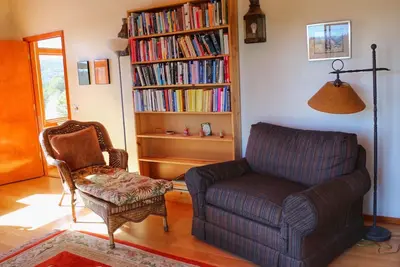 Image de Un Br confortable et une grande Br séparé qui ouvre sur une terrasse avec vue sur la montagne