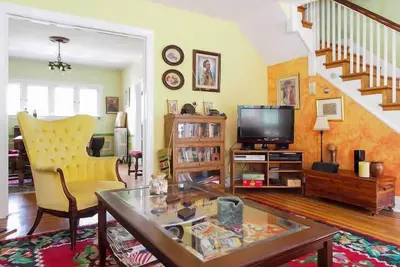 Image de Charmante maison dans quartier calme près de Jhu et tout ce que la ville a à offrir