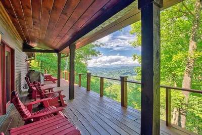 Image de Sky Cabin: Luxury & Gated, présenté dans \"Log Cabin Living\" de Hgtv