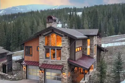 Image de Warming Hut: visite virtuelle, accès direct aux pistes, bain à remous, mur vidéo, table de billard