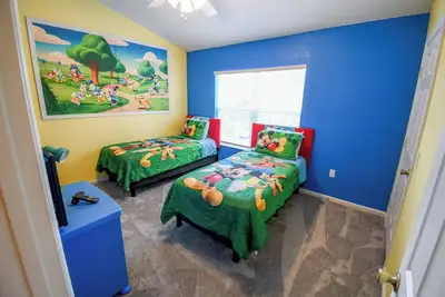 Image de Belle maison de ville familiale de 3 chambres avec piscine