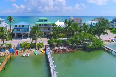 Image de Carpe Diem! Superbe Fl Beach House sur la plage + Dock! << 100 $ par nuit / chambre Ă coucher