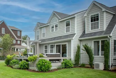 Narragansett Pier's Hadley's Seaside Cottage