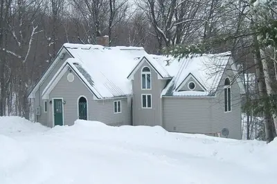 Image de Maison privée sur Okemo avec Hot Tub. Marcher à Ski Trail ou conduire 2 min à base de lodge