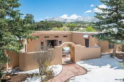 Image de Maison familiale confortable, à pied de Canyon Road, des vacances de rêve à Santa Fe