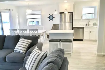 Image de Beachfront Dream Cottage Sleeps 9 Beautiful Views Pets Ok