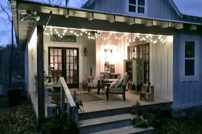 Image de Ferme de montagne: 4 chambres, 3. 5 bains, grands porches et vue sur le lac