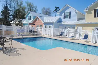 Image de Mrv28, Cottage 2 chambres à Myrtle Beach, 1 pâté de maisons de la plage!