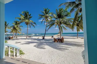 Image de B1 side Beachside avec piscine 😎, véranda, kayaks, vélos et plus! 🇧🇿
