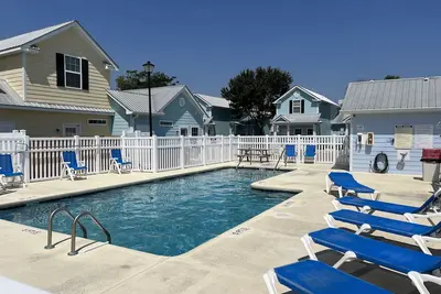 Image de Cottage contemporain de 2 chambres à coucher, 1 bloc de la plage!