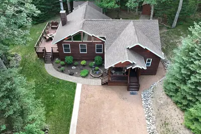 Image de La tranquillité de Northwoods! Paisible, privé et les chiens sont les bienvenus.