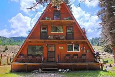 Image de \"The Texas Tipi\" sur la rivière, Grand groupe / Famille, Cheminée suspendue