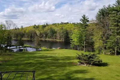 Image de Rustique Lakefront sur 31 hectares sur son propre lac, Free Kayaks & Canoes,