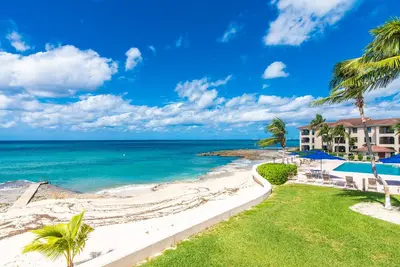 Image de Vue imprenable, tuba de la plage! Georgetown Villa # 218- Par Cayman Vacation