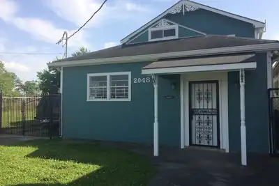 Image de Big Easy Charmer 2 Bdrm 19str-00985 Dans un endroit pratique.