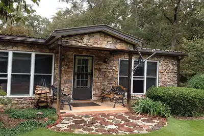 Image de Charmante maison isolée au bord du lac sur le lac Hartwell