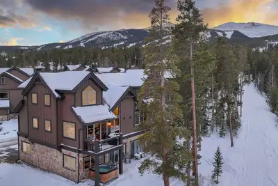 Image de Slopeside Saddlewood: Visite virtuelle, Accès skis aux pieds véritable, Spa privatif, Grill