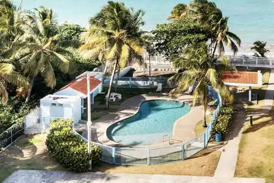Image de Emplacement! Accès à la plage, WiFi, piscine et parking gratuit