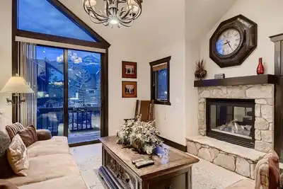 Image de Saddlewood Ski Chalet: Visite virtuelle, Ski-in / Out facile, Spa privatif, Grill