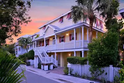 Image de Spacias Waterfront Maison 4 chambres avec piscine privée chauffée