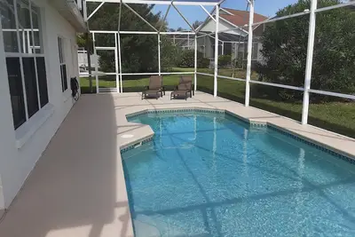Image de Grande maison de vacances avec piscine privée! Réservez votre escapade d'automne dès aujourd'hui!