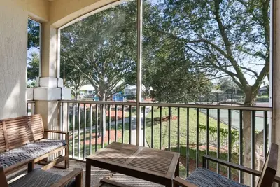 Image de Étapes menant au condo de luxe Disney, résidence fermée, emplacement imbattable, WiFi gratuit