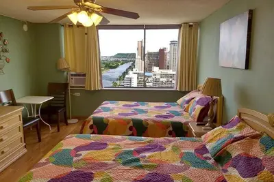 Image de Studio de Charme à Waikiki - 2 lits doubles, une connexion Wi-Fi, des appels téléphoniques gratuits