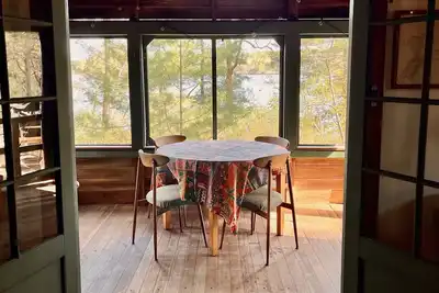 Cottage sur Beautiful Long Pond avec fantastique plage de sable au bord du lac