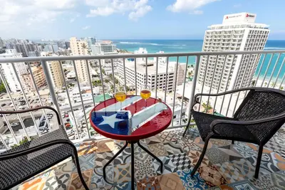 Image de Luxueux 22e Fl. Balcon! Vue Sur La Plage! Bassin! Parking Gratuit Et ACCÈS Interne