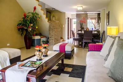 Image de Luxe Eagle Beach Townhouse 5 minutes (à pied) de la plage