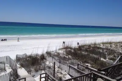 Image de Sur La Plage vues de tous les 3 étages sur la plage pont-votre plage privée!