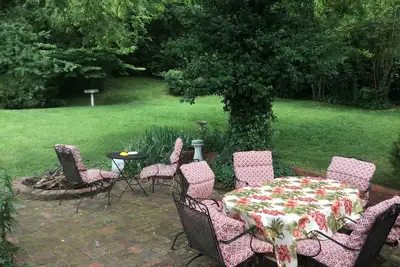 Image de 3 Br / New Kit Ap wi-fi / 4 Hdtv 1/3 acre yard / patio / grill7. 2 Centre-ville 5. 1 Opryland