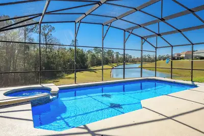 Image de Luxe 7 lit (maître 5 king), 5. 5 salles de bain, vue de la conservation du lac de piscine privée