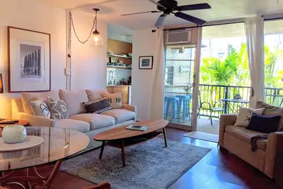 Image de Pool View, unité rénovée et à moins de 5 minutes à pied de la plage!