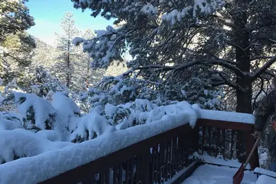 Image de Cabine Sweet Cabin - Venez profiter de notre cabine confortable dans les bois #CabinLife!