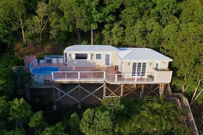 Image de Escapade romantique de 1 Br avec piscine et vue imprenable