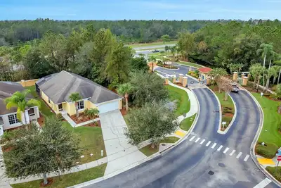 Image de Vidéo! 4 Br In Gated Resort, piscine privée, salle de jeux, près de Disney, Wifi