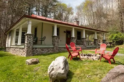 Image de Pocono Mountains S'évader dans un village isolé - The Lehigh Cottage