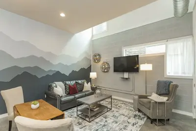 Image de Luxe Loft Private Rooftop Min 2 Honk Tonks!