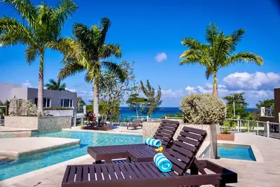 Image de Nautical Homes 3 Ocean Front / View, Wifi gratuit, A / C, bain à remous, Bbq Grill. Balcon