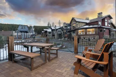 Image de Retraite à Union Creek I: visite virtuelle, promenade facile pour se lever, bain à remous, baby foot