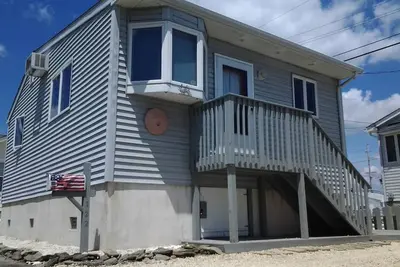 Image de Superbe Beach Home. . . 1 Bloc à L'océan et la Baie! . . Septembre 2019 Deep Discount!
