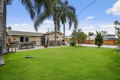 Image de Ocean Beach House 10 personnes! Courte Marche Vers L'Ocean Fullish Meuble 3 Lits 3 Bah