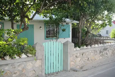 Image de Un chalet récemment rénové dans la ville près de la plage