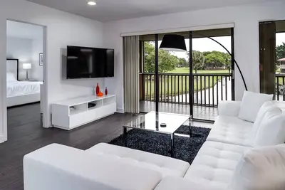 Image de Nouvelle résidence nationale 3br de la Pga avec superbe parcours de golf et vue sur l'eau