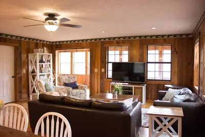 Image de Retraite confortable et isolée du chalet du lac