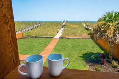 Image de Ocean Front- Meubles de luxe - Vues incroyables Vues sur l'océan depuis chaque chambre