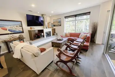 Image de Luxe Coronado Home Location de vacances Ă 500 pieds de la plage et Bayfront