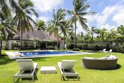 Image de Incroyable villa familière de style caribéen! ! !